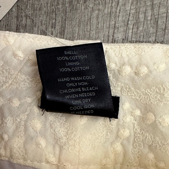 Women's Ann Taylor Signature 6 Small 4” Shorts Chino Khakis Lace Ivory Cream NWT - Picture 10 of 10